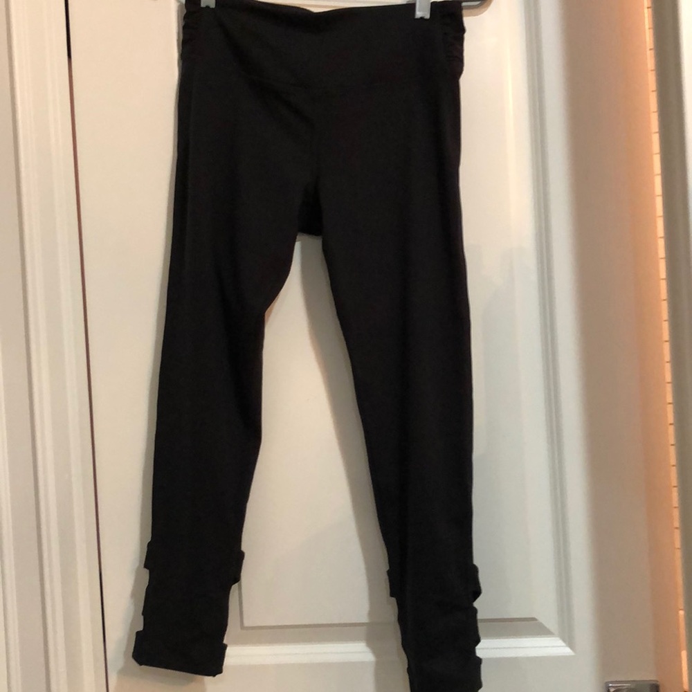 Like new Mandela cropped leggings Medium